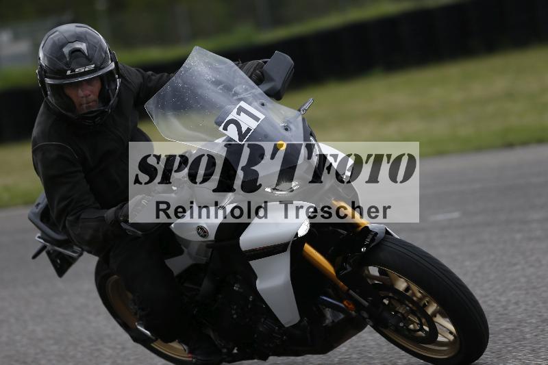 Archiv-2025/10 23.04.2025 Cornu Master School ADR/rot-rouge/21